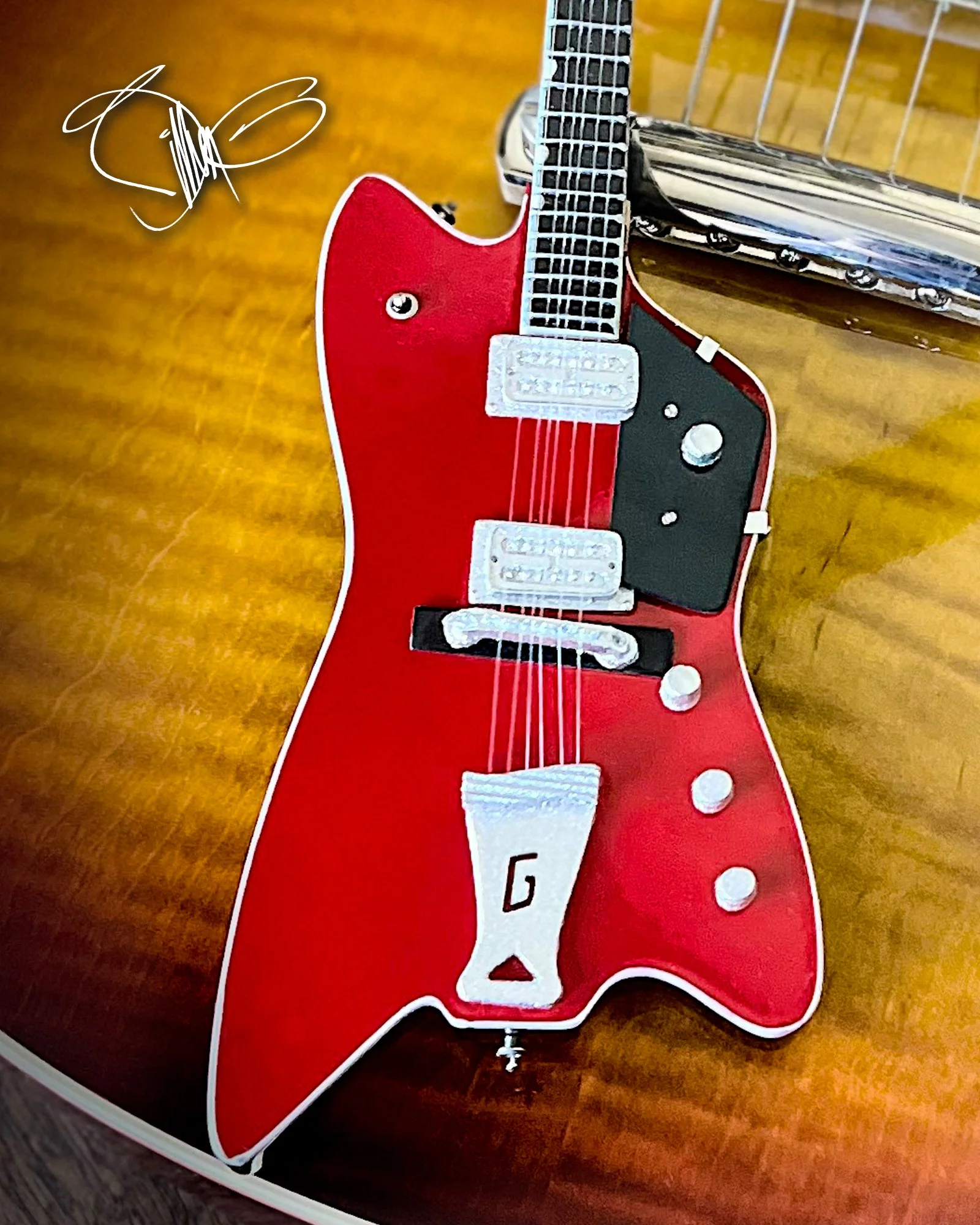 BILLY F GIBBONS SIGNATURE BILLY BO GRETSCH MINIATURE GUITAR MODEL REPLICA COLLECTIBLE - Image 2