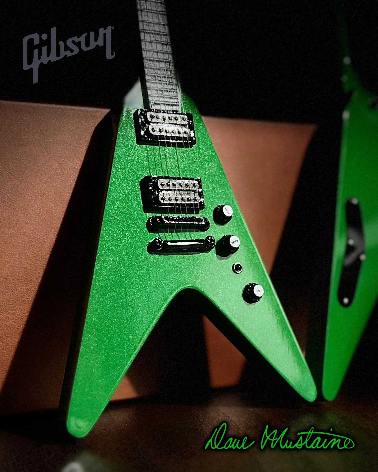 DAVE MUSTAINE GIBSON FLYING V EXP RUST IN PEACE ALIEN TECH GREEN MINI GUITAR MODEL - Image 3