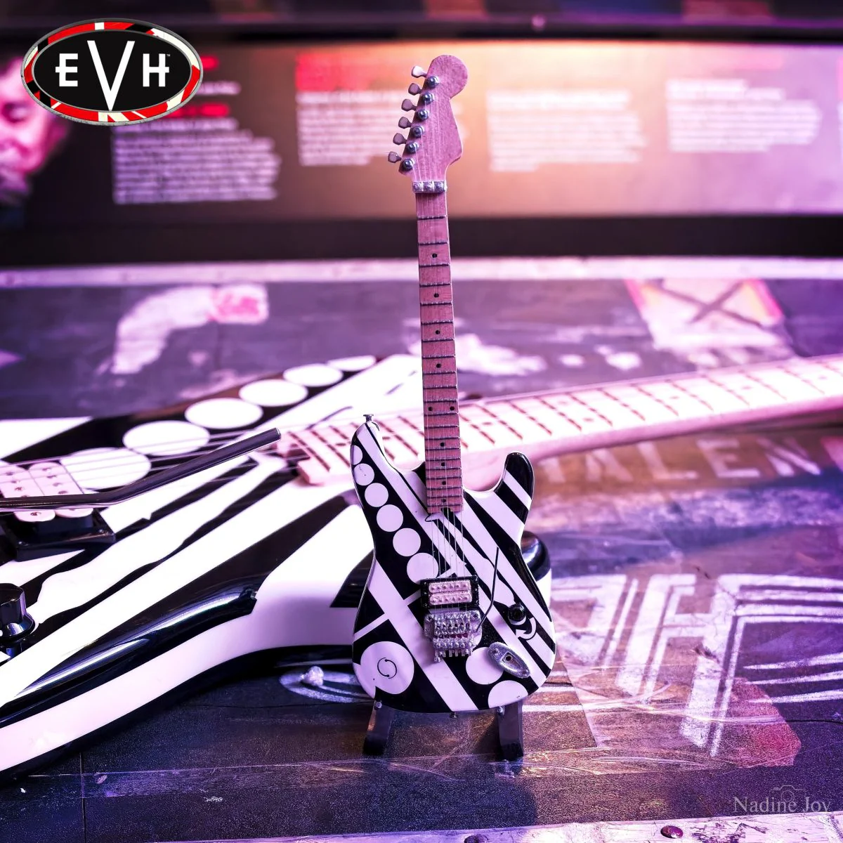 EDDIE VAN HALEN EVH “CIRCLES” MINI GUITAR REPLICA COLLECTIBLE - OFFICIALLY LICENSED - Image 6