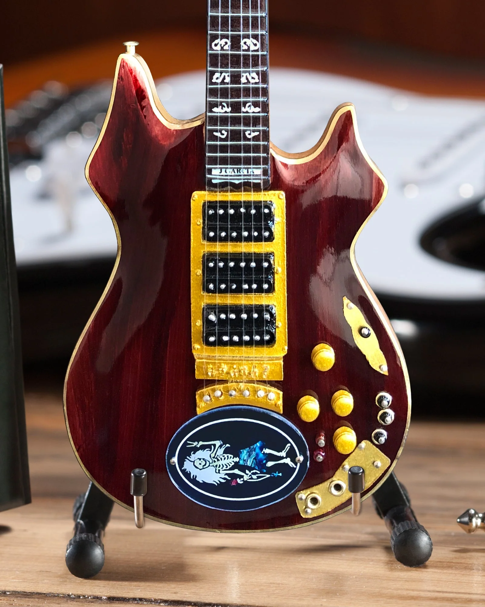 JERRY GARCIA™ ROSEBUD™ TRIBUTE MINI GUITAR REPLICA - OFFICIALLY LICENSED - Image 4