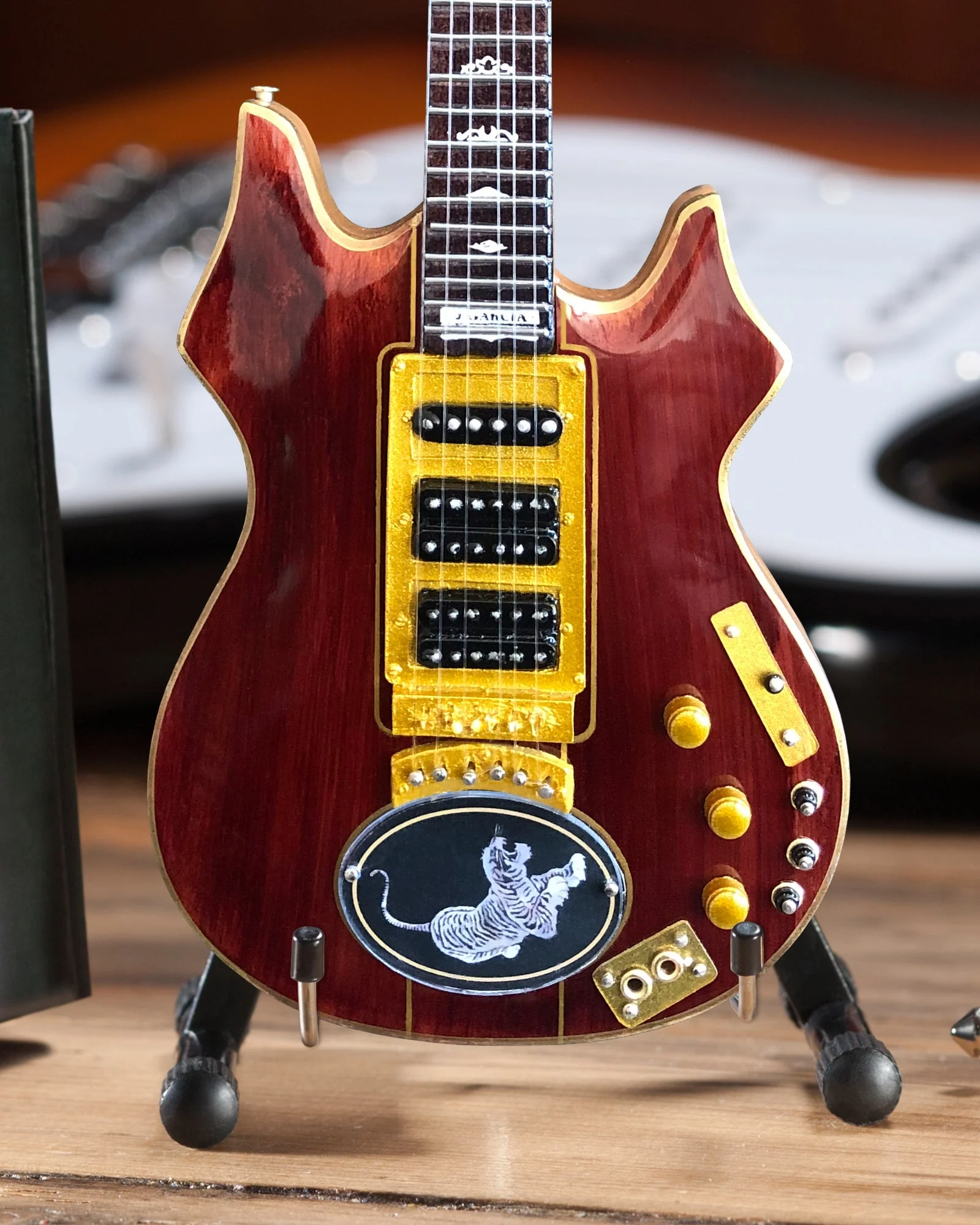 JERRY GARCIA™ TIGER™ TRIBUTE MINI GUITAR REPLICA - OFFICIALLY LICENSED - Image 4