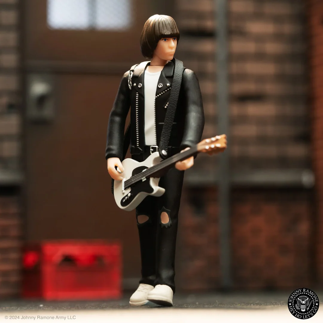 JOHNNY RAMONE (WHITE SHIRT) REACTION FIGURE - Image 5