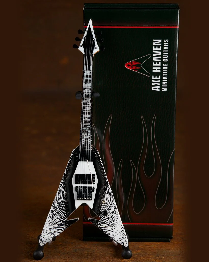 METALLICA - KIRK HAMMETT - DEATH MAGNETIC V MINI GUITAR
