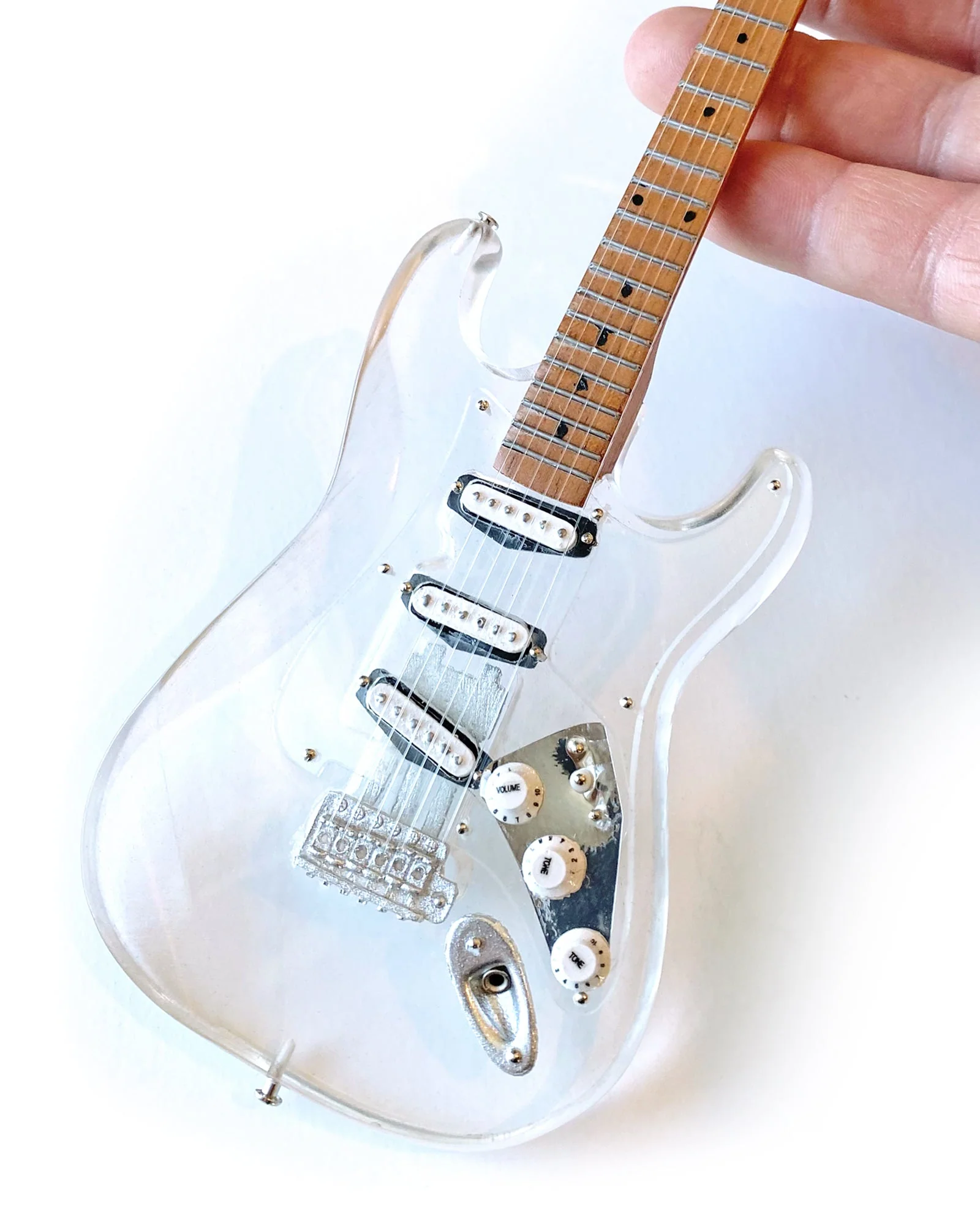 LICENSED FENDER™ STRAT™ SIGNATURE CLEAR ACRYLIC MINI GUITAR - Image 2