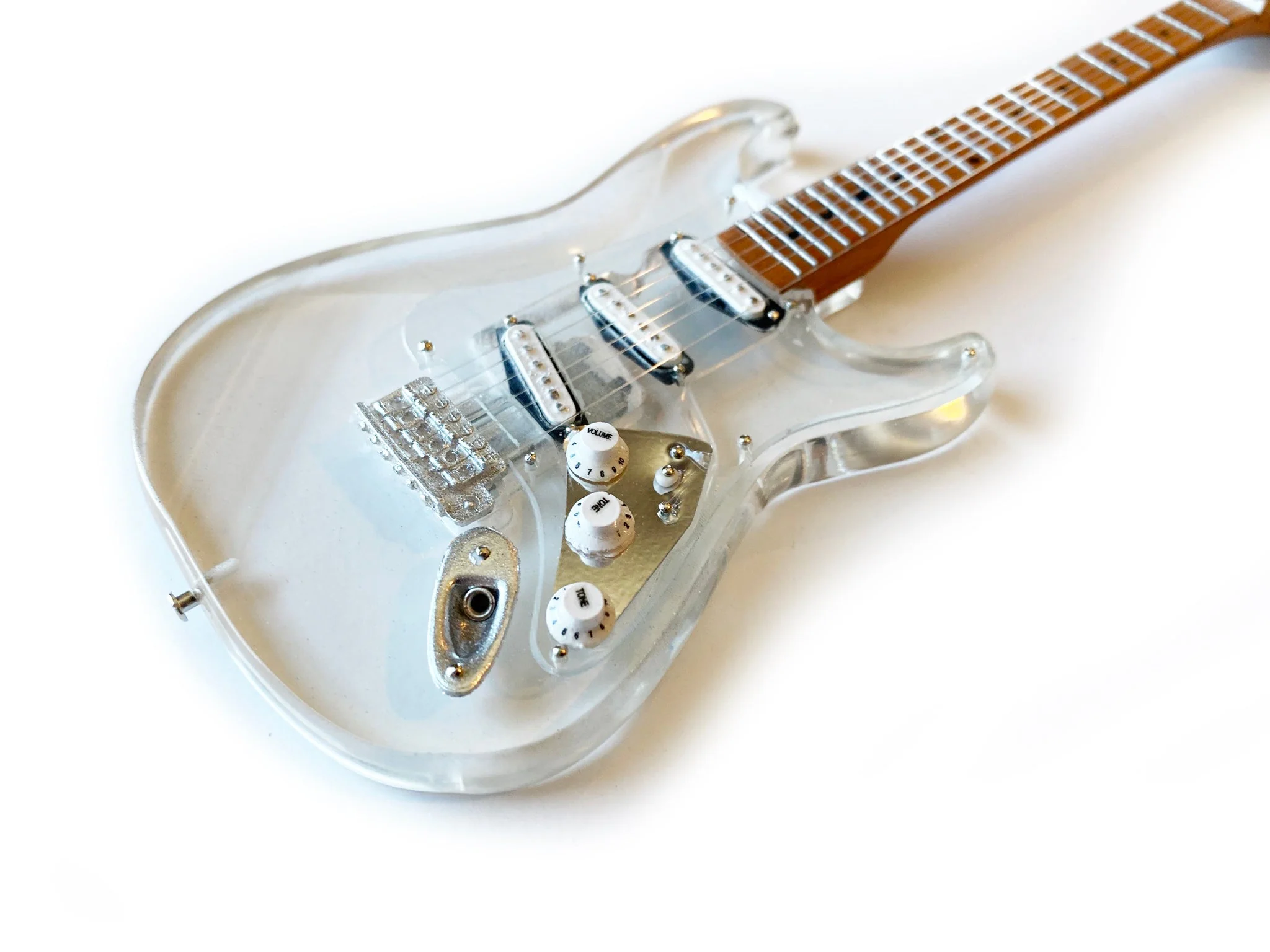 LICENSED FENDER™ STRAT™ SIGNATURE CLEAR ACRYLIC MINI GUITAR - Image 4