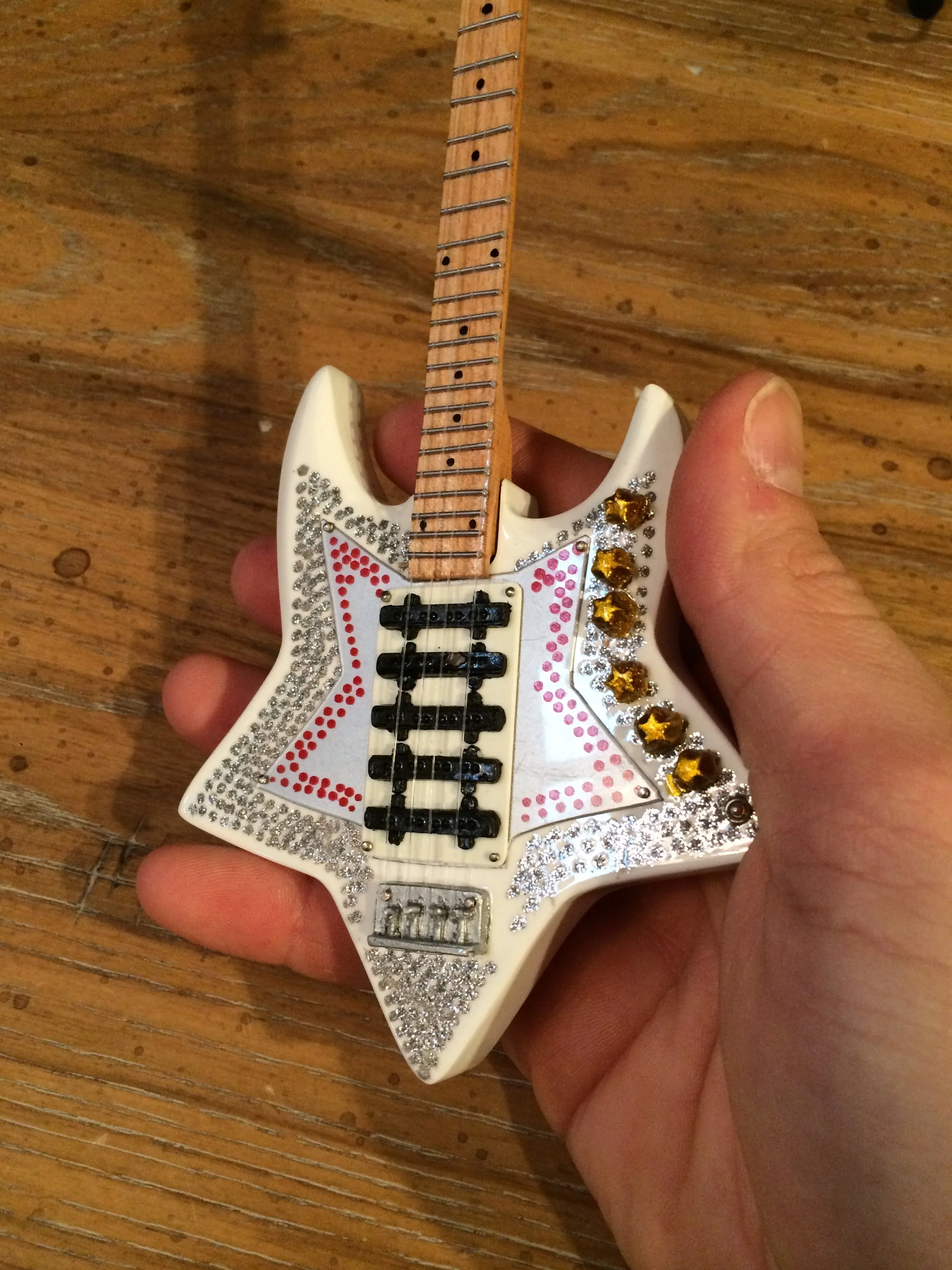 OFFICIALLY LICENSED BOOTSY COLLINS “SPACE BASS” MINIATURE GUITAR REPLICA COLLECTIBLE - Image 2