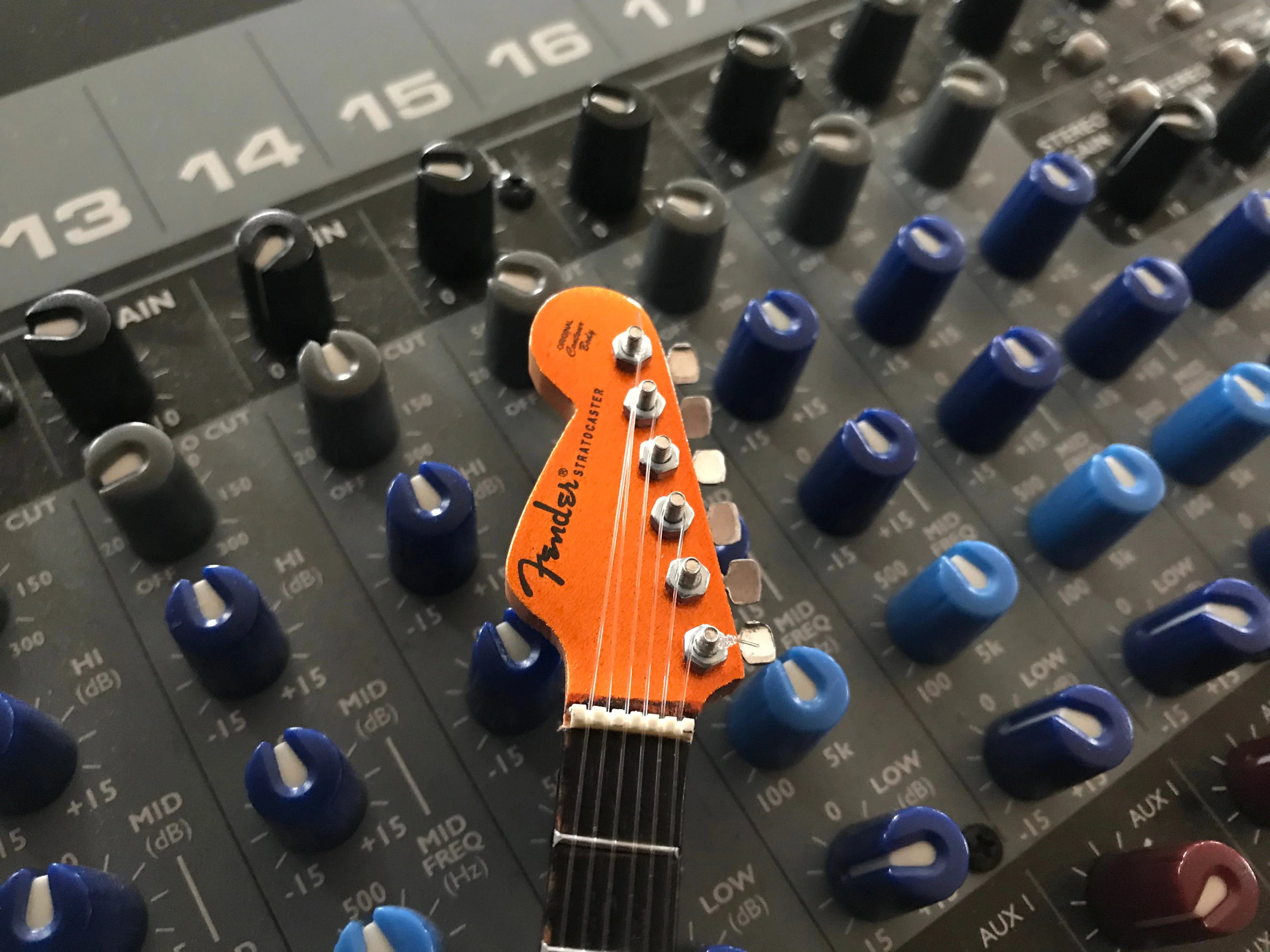 OFFICIALLY LICENSED KENNY WAYNE SHEPHERD MINI FENDER™ STRAT™ COPPERBOY GUITAR MODEL - Image 5
