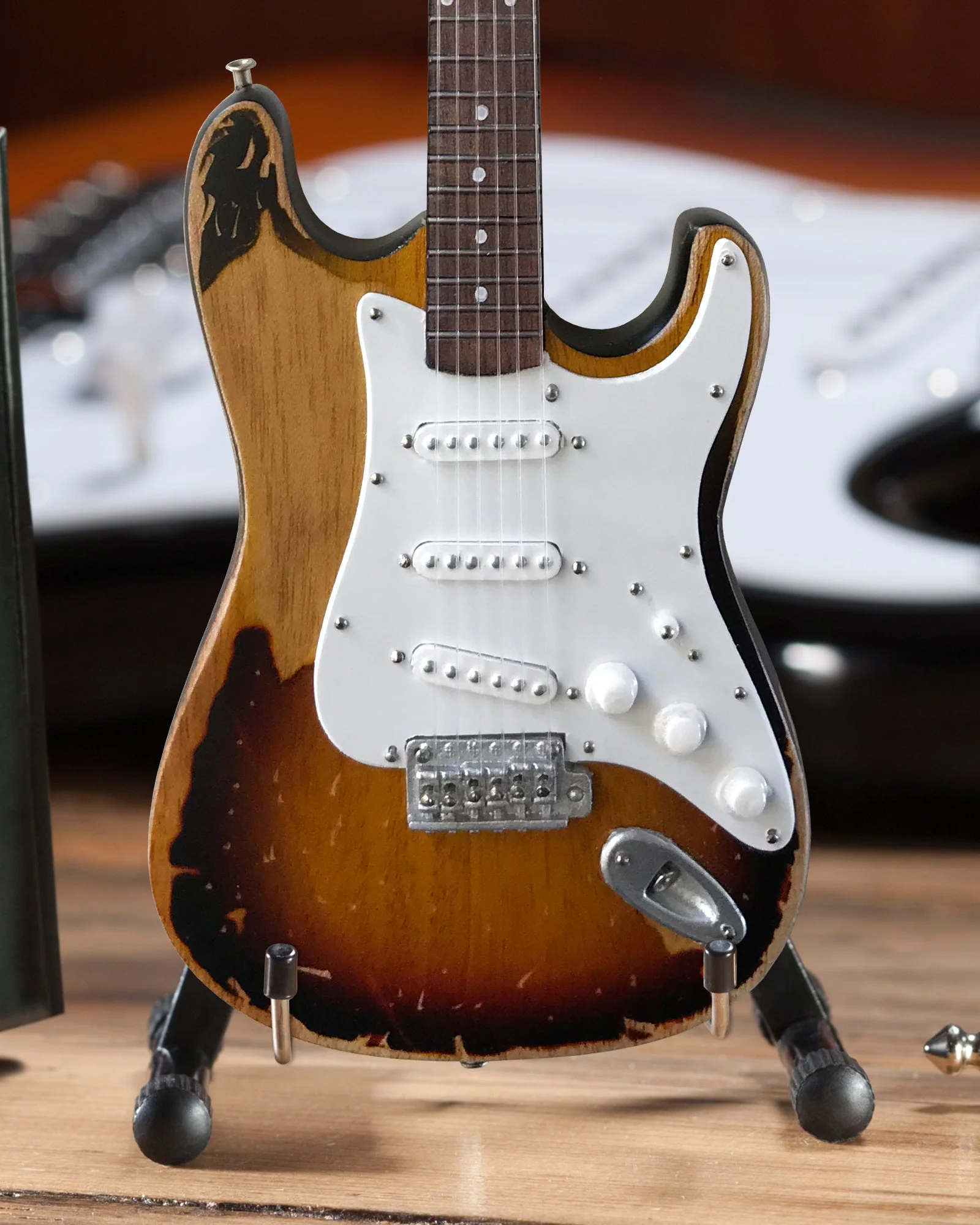 OFFICIALLY LICENSED KENNY WAYNE SHEPHERD MINI FENDER™ STRAT™ VINTAGE 1961 SUNBURST GUITAR MODEL - Image 2