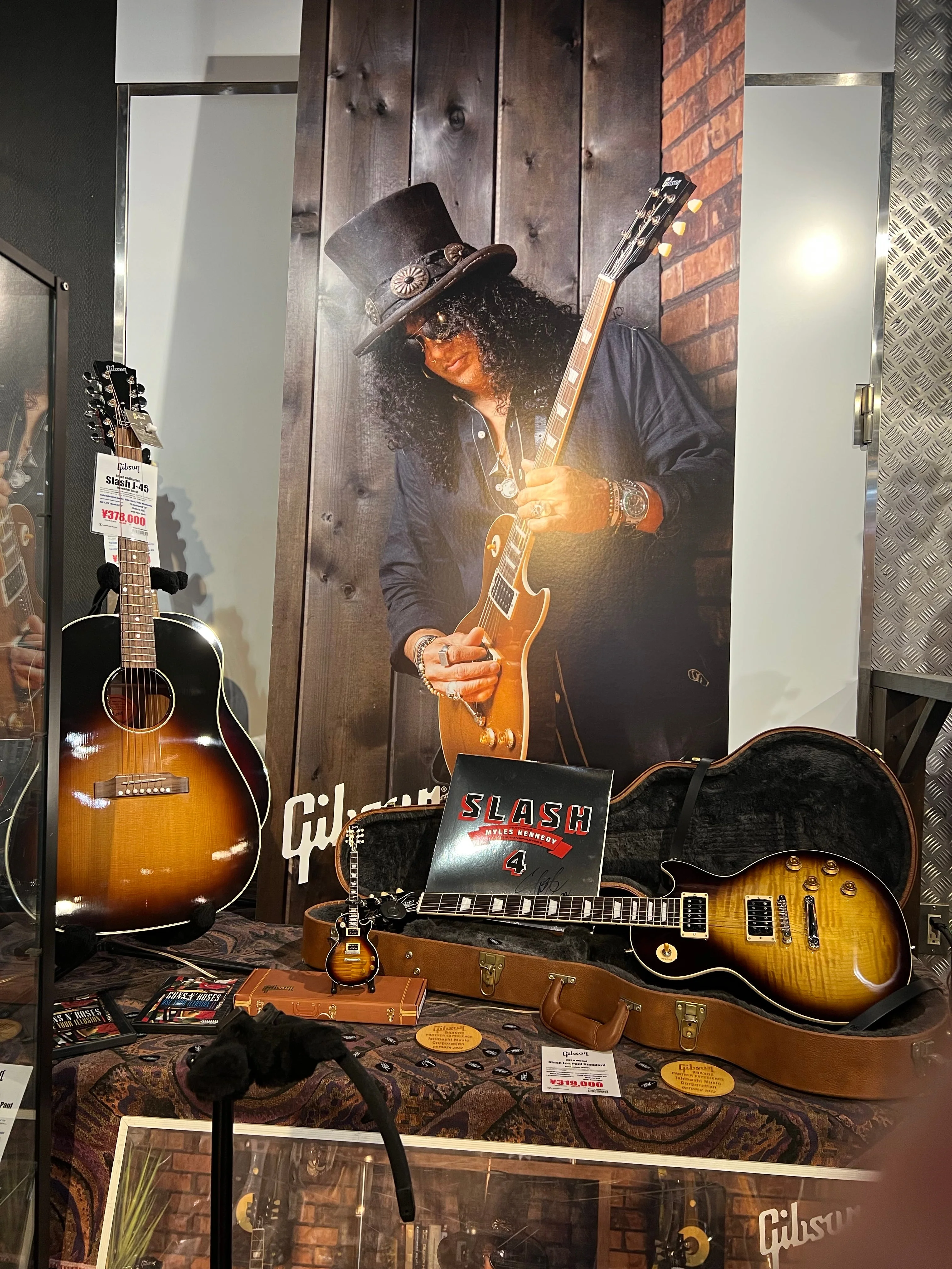 SLASH GIBSON LES PAUL STANDARD NOVEMBER BURST 1:4 SCALE MINI GUITAR MODEL - Image 2