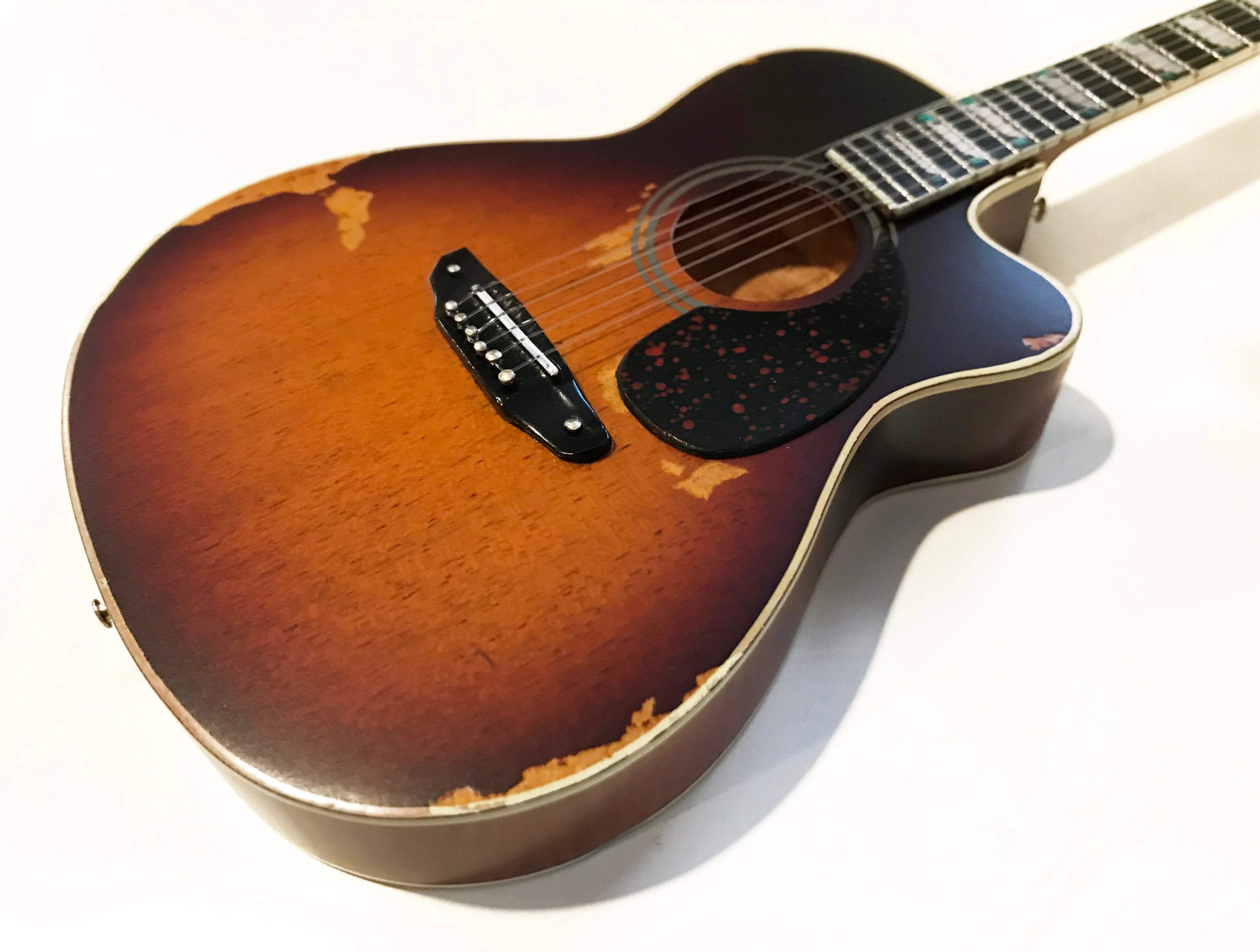 TOBY KEITH SIGNATURE SUNBURST ACOUSTIC MINI GUITAR MODEL - Image 6