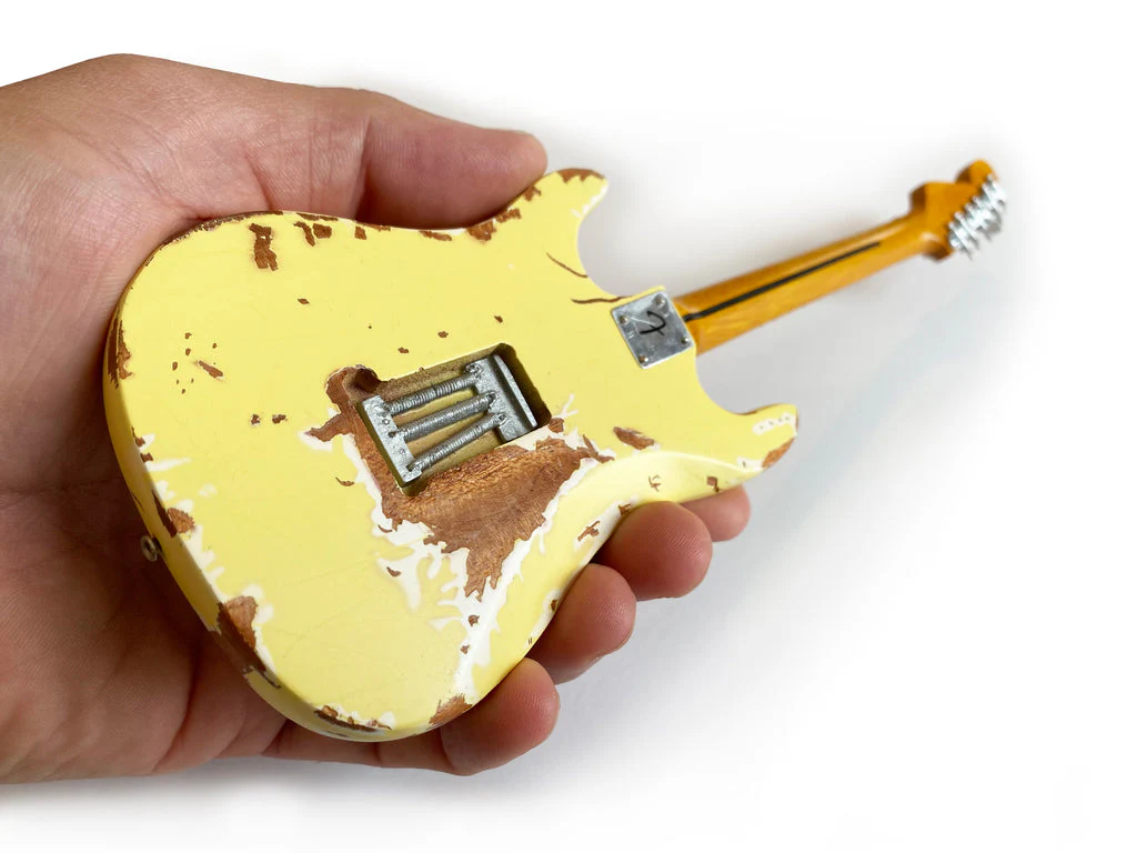 YNGWIE MALMSTEEN - "PLAY LOUD" STRAT MINI GUITAR - Image 3